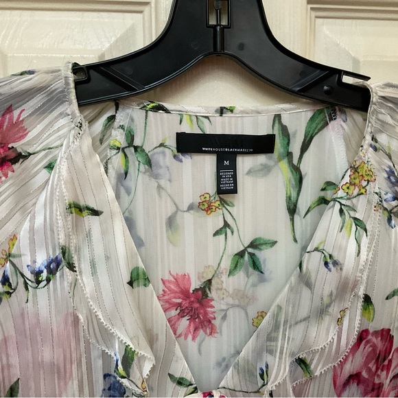 White House, black market, floral blouse size M - Picture 5 of 5